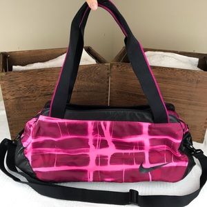 Nike Swoosh Hot Pink Gym Bag W Shoulder Strap